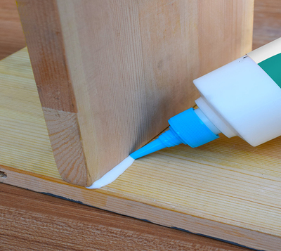 我是一个初学木工的学徒,请问粘接木家俱用什么胶好?