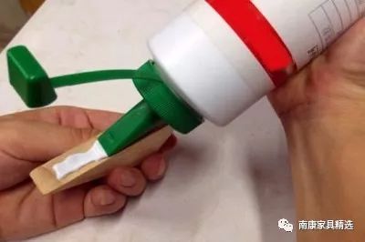 天然胶水种类多,污染小,现在的家具为啥不爱用
